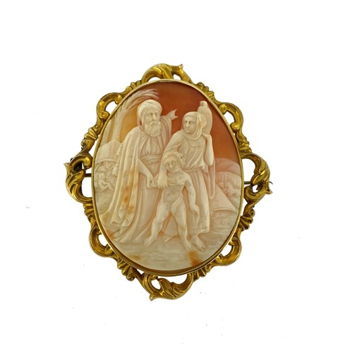 Lot 53 - A shell cameo brooch