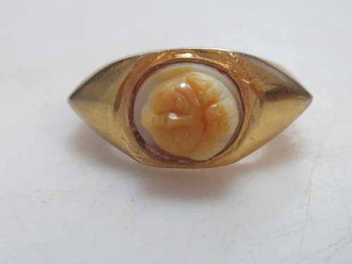 Lot 207 - A gold coloured metal cameo ring