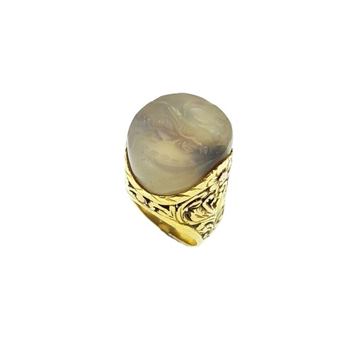 Lot 138 - An agate scaraboid intaglio ring