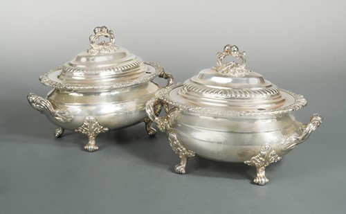 Lot 540 - A pair of Edward VII silver sauce tureens and covers