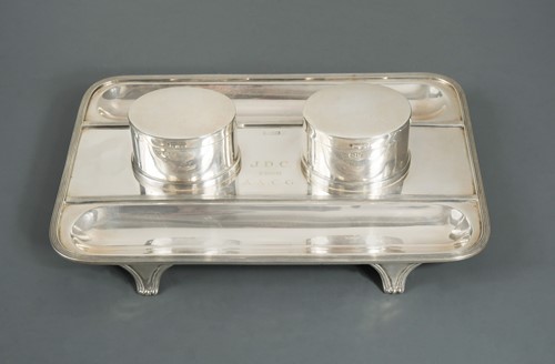 Lot 528 - An Edward VII silver table inkstand