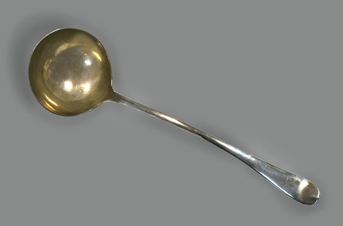 Lot 539 - An Edward VII silver soup ladle
