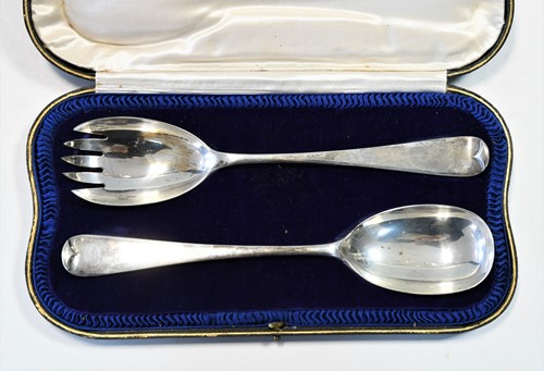 Lot 551 - A pair of George V silver salad servers