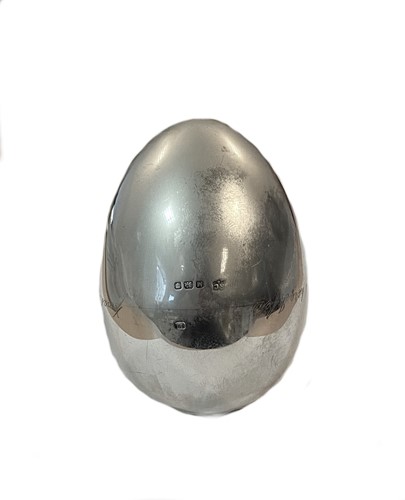 Lot 340 - A mid 20th century silver darning egg