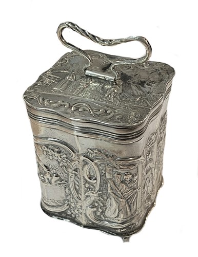 Lot 347 - A Dutch metalwares silver trinket box