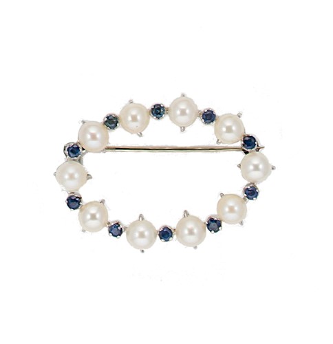 Lot 120 - A late 20th century 18ct gold pearl and sapphire brooch