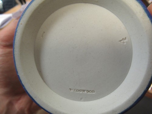 Lot 56 - A Wedgwood blue jasperware jardiniere and a...