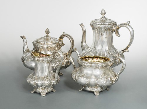 Lot 526 - A Victorian silver three-piece tea set with coffee pot en suite