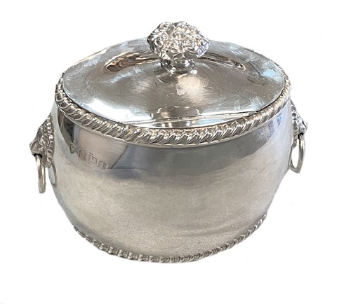Lot 392 - A George V silver tea caddy