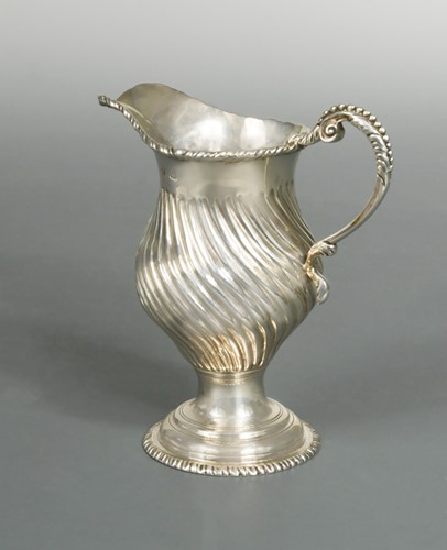 Lot 484 - A George III 18th century silver cream jug