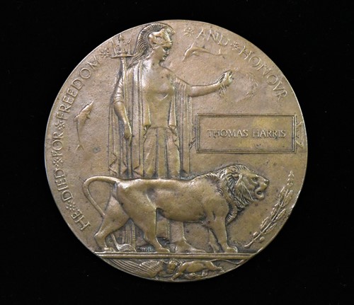 Lot 145 - A World War I bronze Death plaque