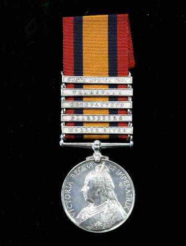 Lot 157 - A Queen's South Africa medal