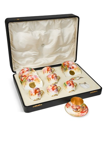 Lot 514 - A set of six Royal Worcester tea cups and saucers