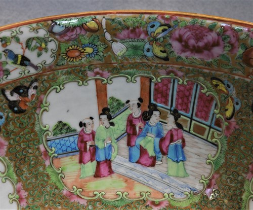 Lot 358 - A Chinese Cantonese famille rose bowl, late 19th century