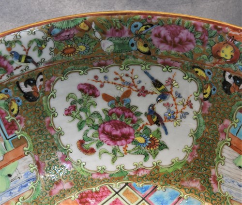 Lot 358 - A Chinese Cantonese famille rose bowl, late 19th century