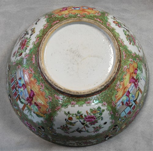 Lot 358 - A Chinese Cantonese famille rose bowl, late 19th century