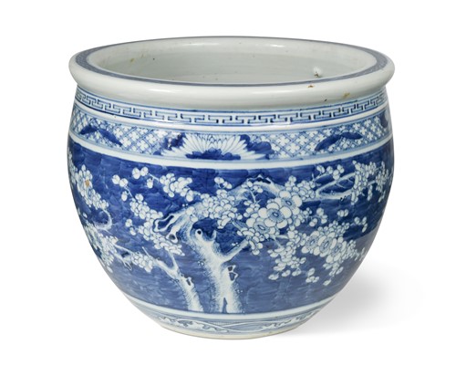 Lot 208 - A Chinese blue and white export jardiniere, late 19th century