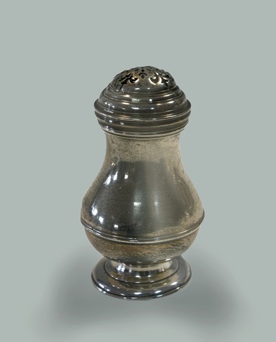 Lot 474 - A George I silver bun top spice caster
