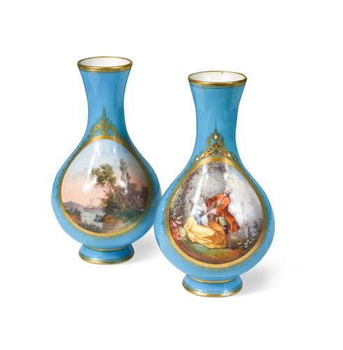 Lot 292 - A pair of Sèvres vases
