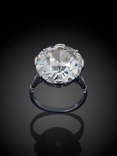 Lot 234 - An important early 20th century diamond solitaire ring