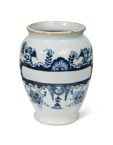 Lot 204 - A London delft blue and white drug jar, circa 1700