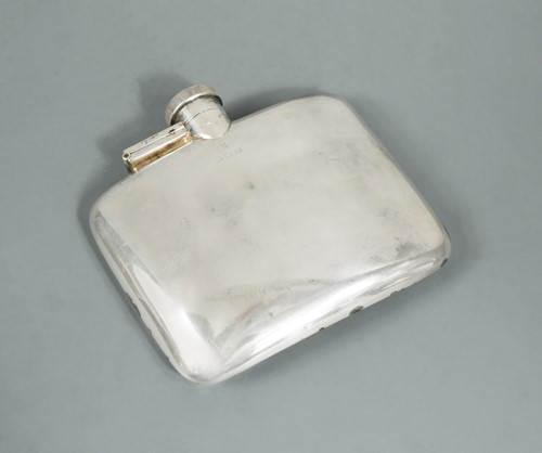Lot 549 - A George V silver hip flask