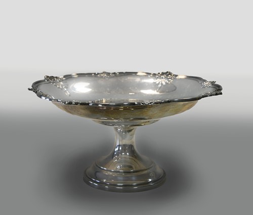Lot 576 - A mid 20th century silver standing dish