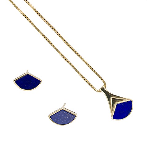 Lot 84 - A lapis lazuli pendant and ear stud suite