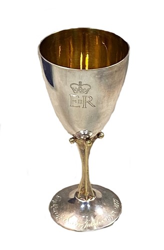 Lot 368 - Of Royal interest - A 20th century parcel gilt commemorative goblet