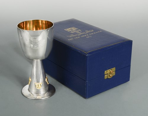 Lot 588 - A 20th century parcel gilt commemorative goblet
