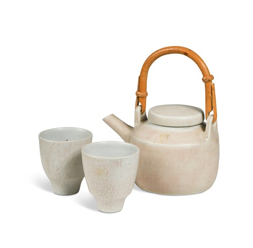 Lot 62 - David Leach OBE (British, 1911-2005), a Lowerdown pottery teapot and two tea bowls