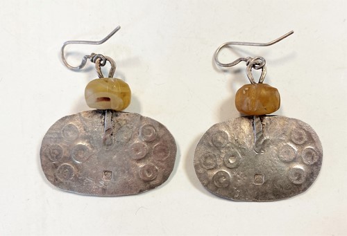 Lot 176 - Guy Royle (British, 20th century), a pair of silver and agate bead earrings