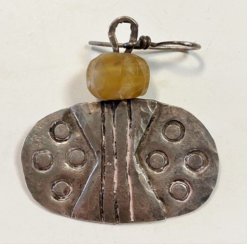 Lot 176 - Guy Royle (British, 20th century), a pair of silver and agate bead earrings