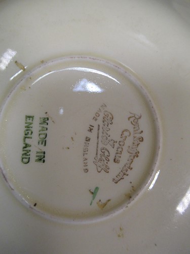 Lot 72 - Clarice Cliff Bizarre dinner china, mainly in 6s