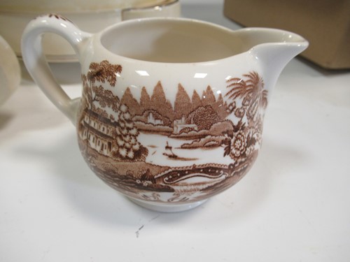 Lot 72 - Clarice Cliff Bizarre dinner china, mainly in 6s