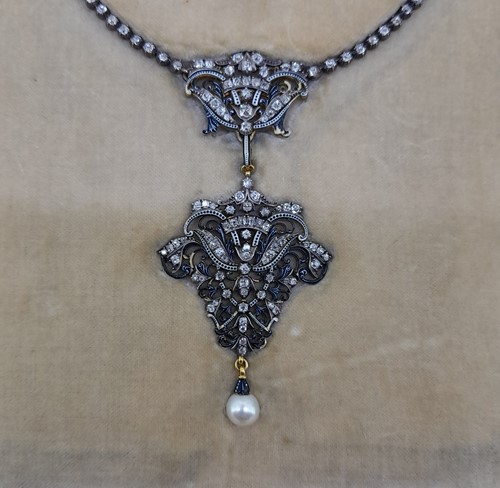 Lot 232 - Carlo Giuliano - A diamond and pearl necklace and brooch en suite
