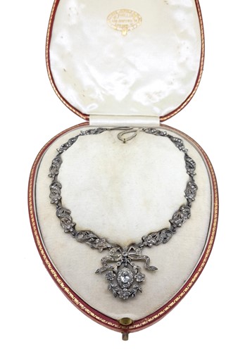 Lot 34 - A Georgian style paste necklace