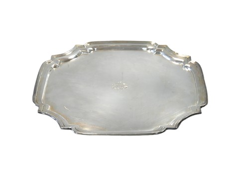 Lot 659 - A George V silver salver