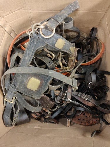 Lot 761 - A collection of horse related equipment to...