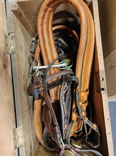 Lot 761 - A collection of horse related equipment to...