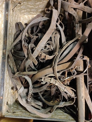 Lot 761 - A collection of horse related equipment to...