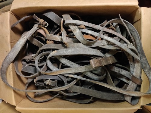 Lot 761 - A collection of horse related equipment to...