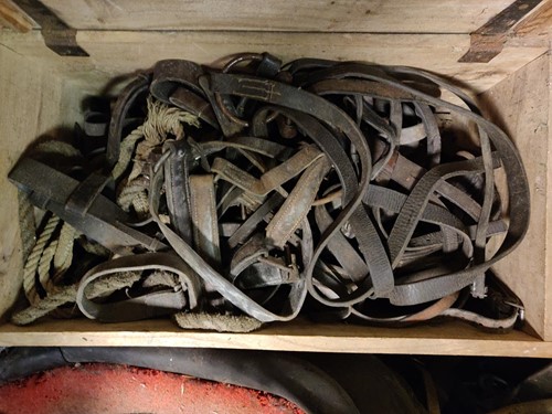 Lot 761 - A collection of horse related equipment to...
