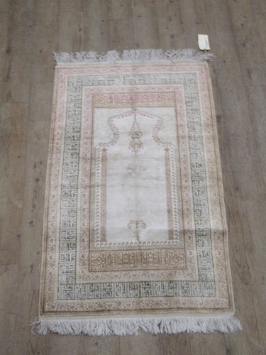 Lot 796 - A silk Hereke rug 161 x 89cm