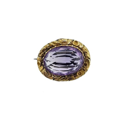 Lot 100 - A Victorian amethyst brooch