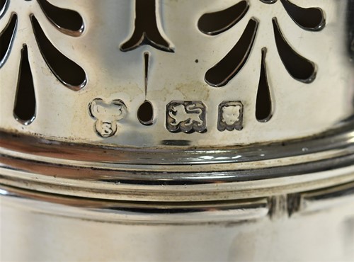 Lot 641 - A George V silver lighthouse style caster