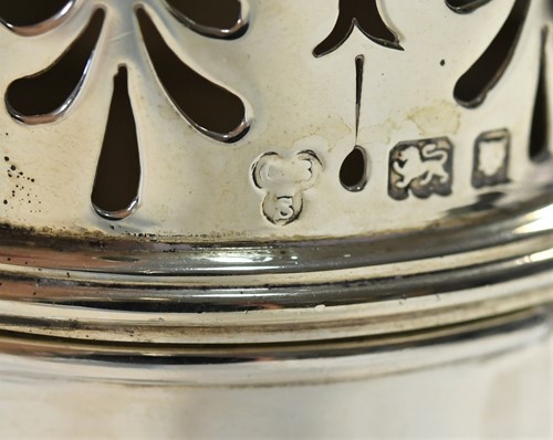 Lot 641 - A George V silver lighthouse style caster