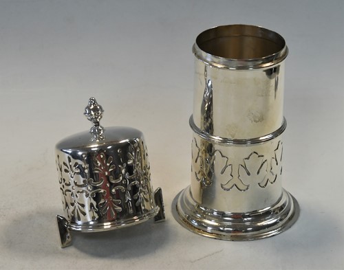 Lot 641 - A George V silver lighthouse style caster