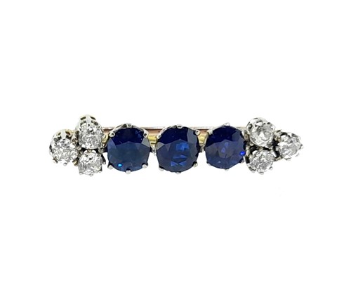 Lot 190 - A sapphire and diamond bar brooch