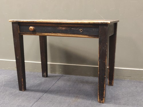 Lot 483 - Small painted pine kitchen table, 74 x 99 x 62cm
